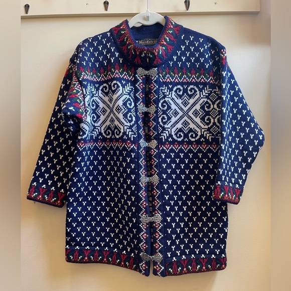Beautiful Nordstrikk Cardigan - Picture 1 of 6